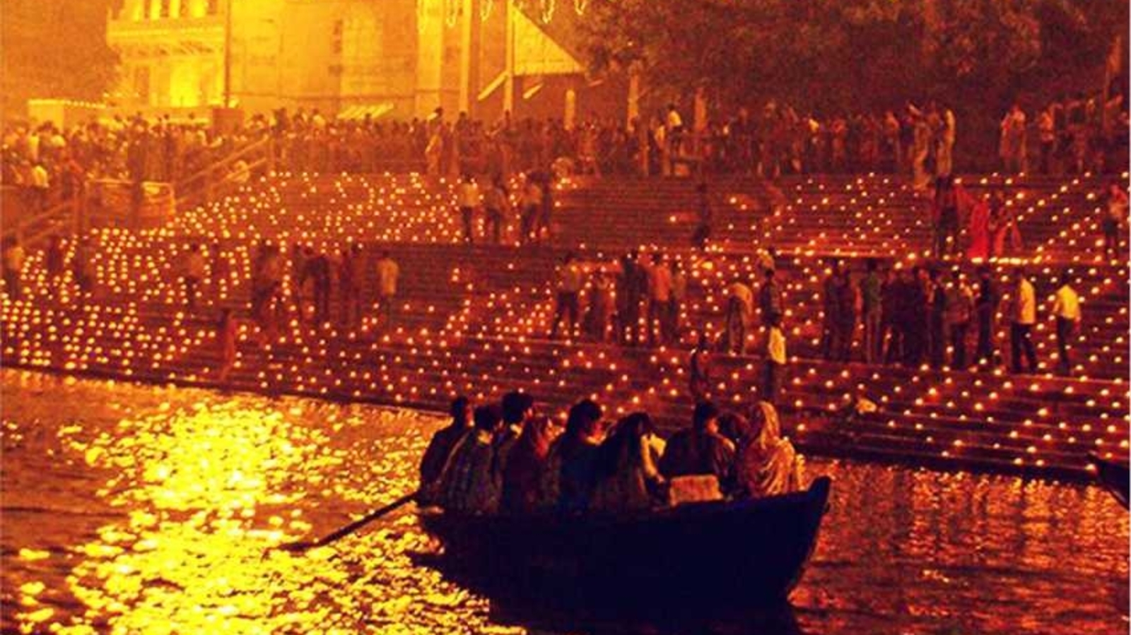 Dashashwamedh Ganga Aarti Crowd